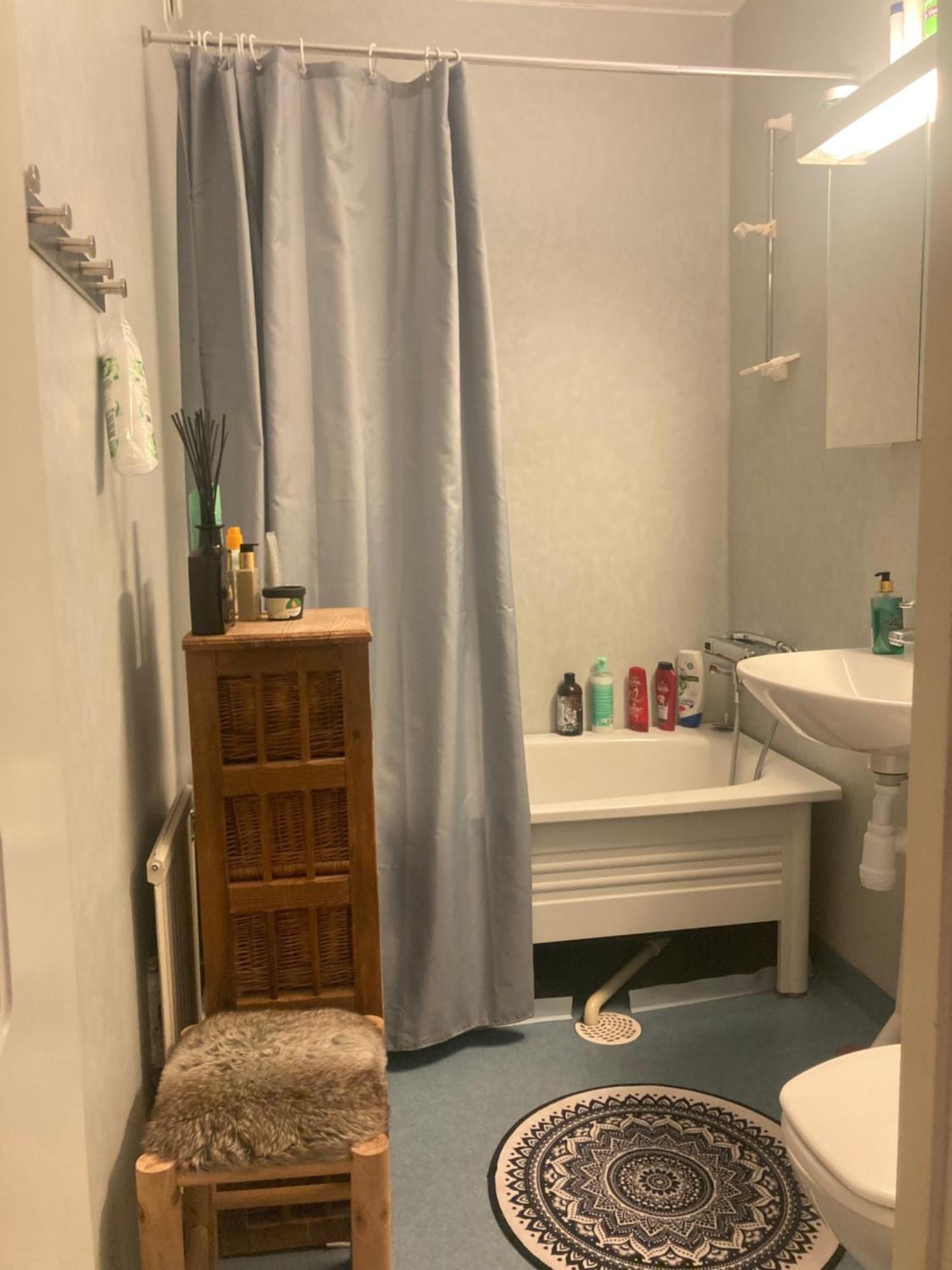 Rum Med Eget Badrum Och Stort, Delat Koek,Centralt I Malmoe A Room In An Apartment, Own Bathroom And Kitchen Shared With A Family Exterior photo